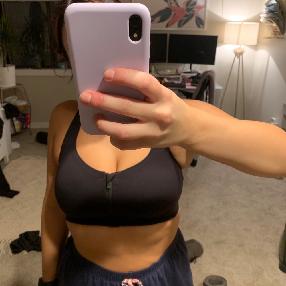 Black Lululemon sports bra